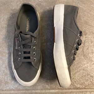 Superga women’s lace up sneaker in grey sage